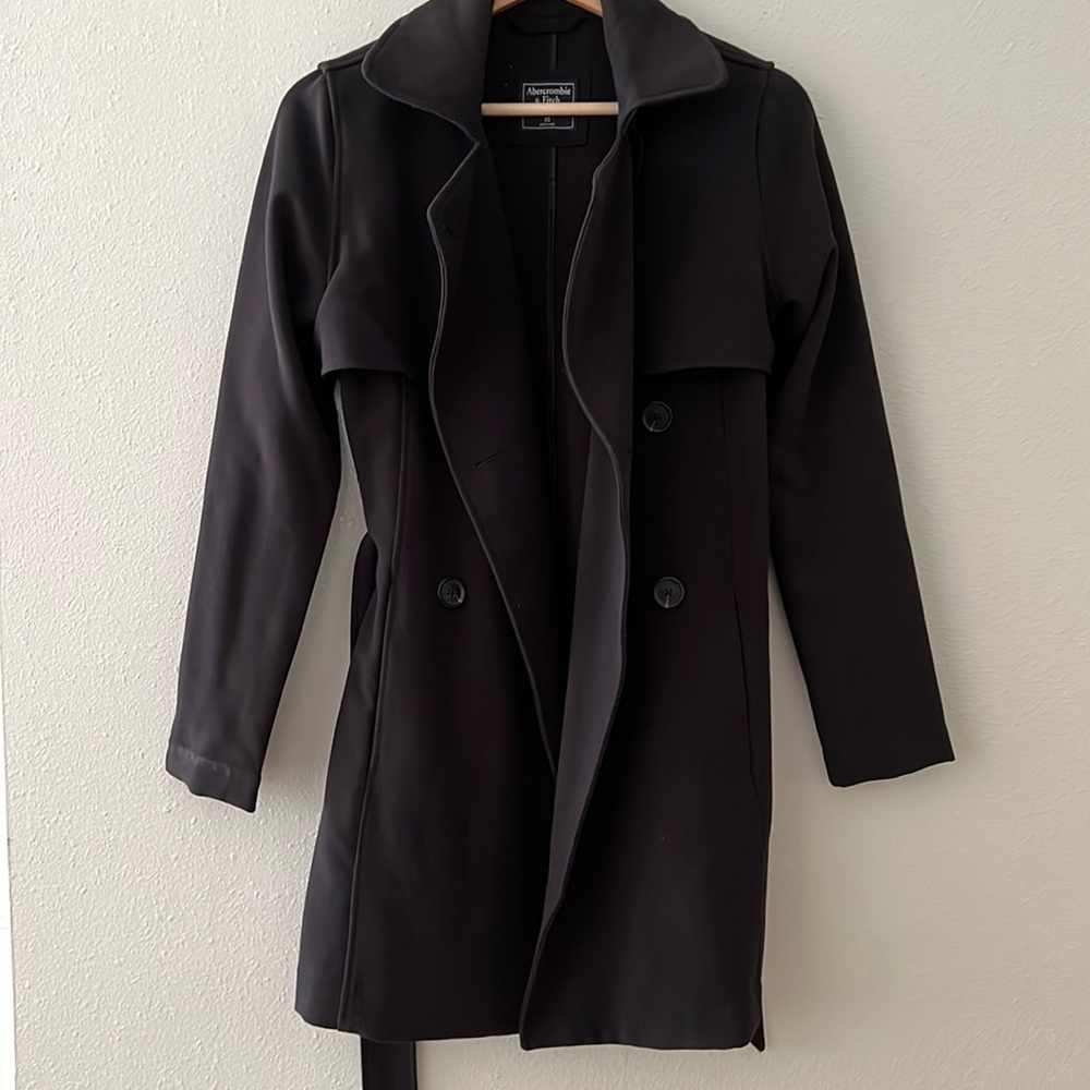 Abercrombie & Fitch flowy trench.
